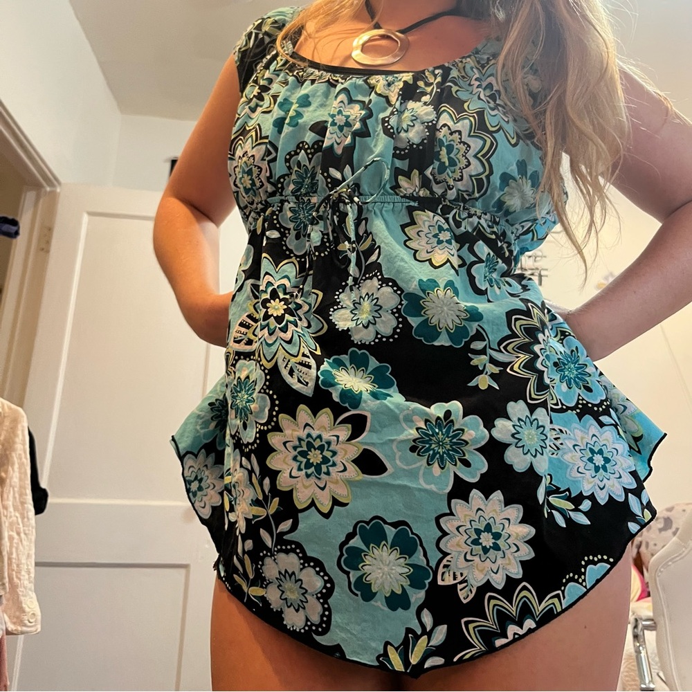 vintage blue and black floral babydoll graphic blouse with cap sleeves and bow